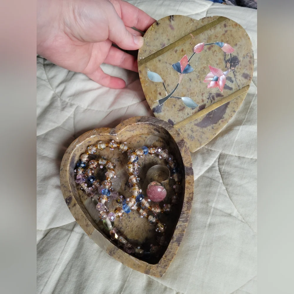 Heart-shaped Carved Soapstone Jewelry Organizer W/ Mother Of Pearl Floral Inlay